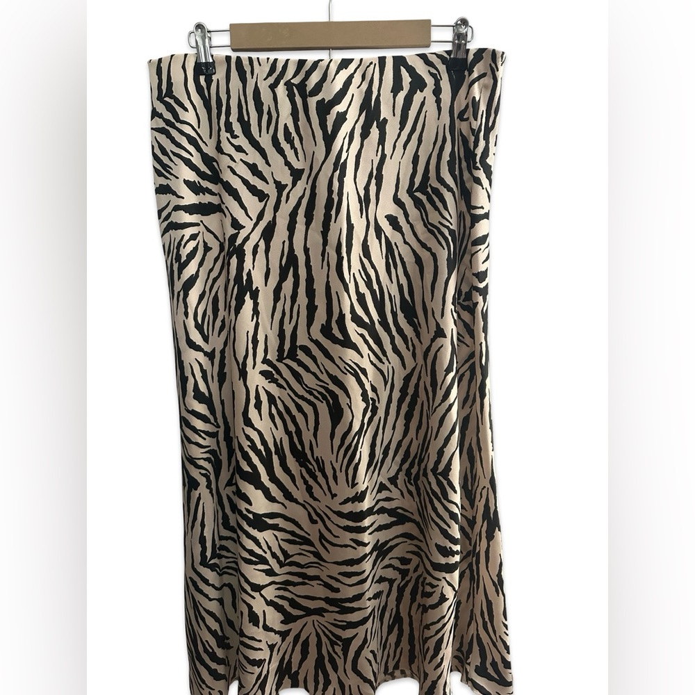 New Look Black and Cream Skirt